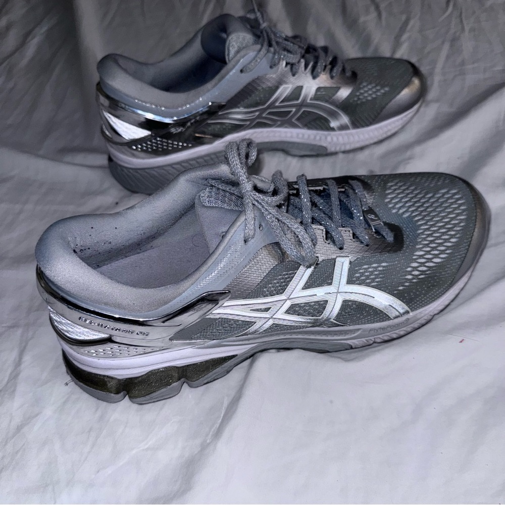 ASICS GEL KAYANO 26 PLATINUM PIEDMONT GREY SILVER SIZE 11.5 No box